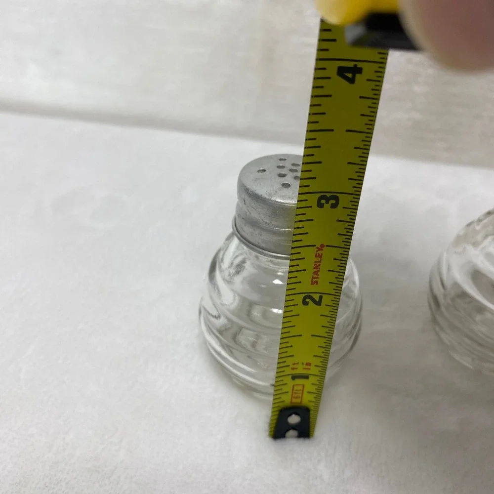 VTG Beehive Ribbed Salt & Pepper Shakers Aluminum Tops Art Deco Farmhouse Boho‎